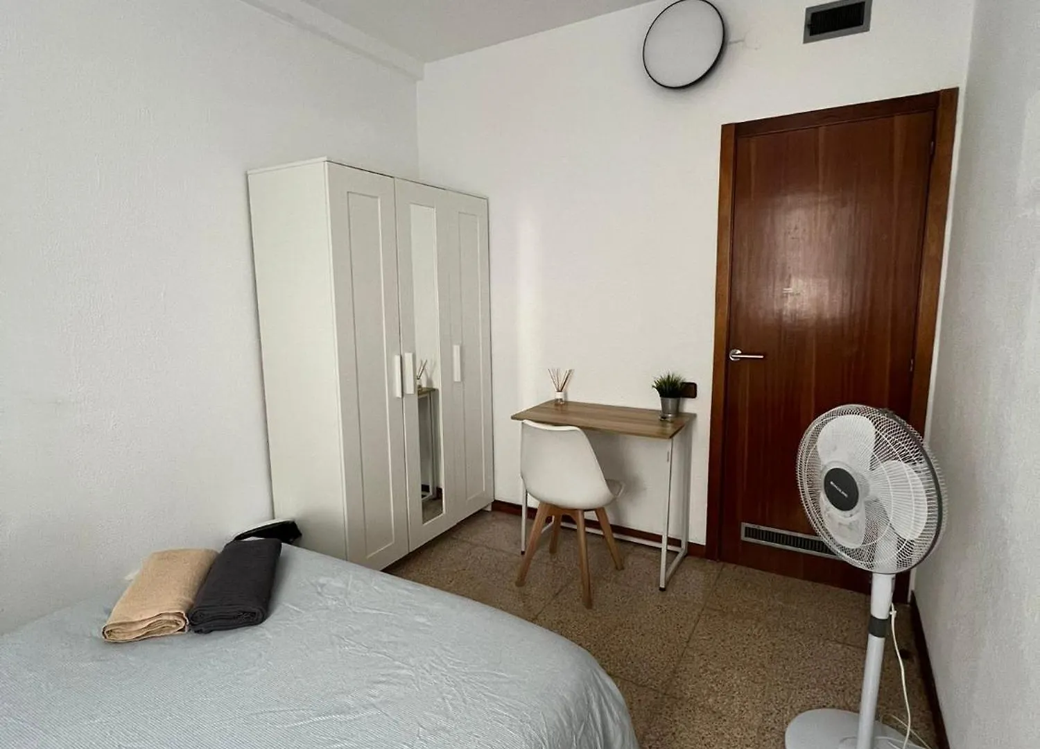 Habitacion Privada En Piso Compartido Lepanto 바르셀로나 0*,